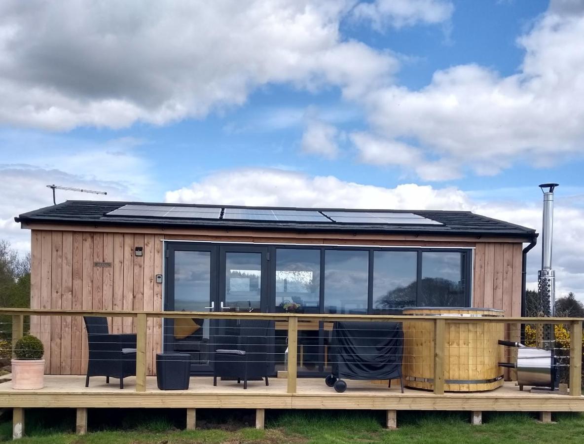 Cleeves Cabins Ailsa Luxury Lodge With Hot Tub Dalry  エクステリア 写真