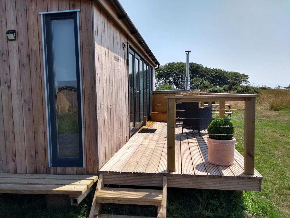 Cleeves Cabins Ailsa Luxury Lodge With Hot Tub Dalry  エクステリア 写真