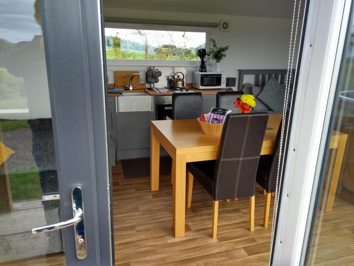 Cleeves Cabins Ailsa Luxury Lodge With Hot Tub Dalry  エクステリア 写真
